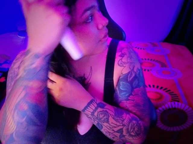 Miacanelaxo live cam on BongaCams