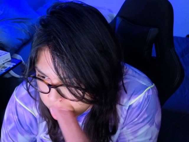Miacanelaxo live webcam show