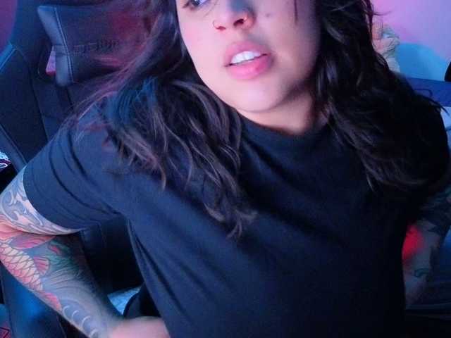 Miacanelaxo live cam on BongaCams