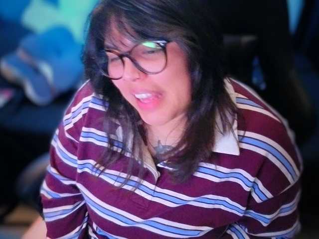 Miacanelaxo live cam preview