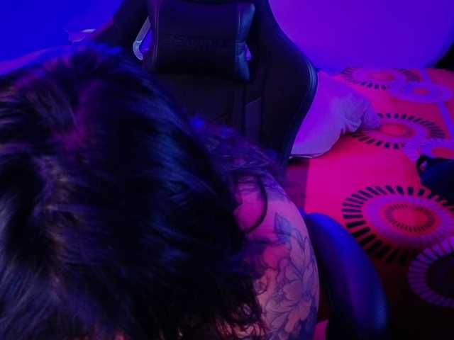 Miacanelaxo live cam on BongaCams