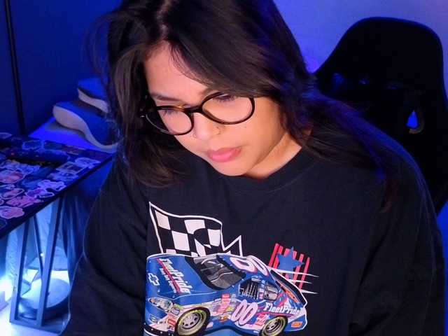 Miacanelaxo live webcam show
