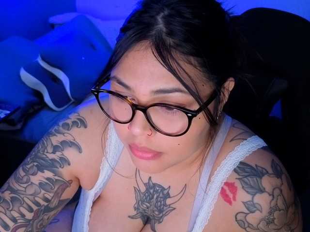 Miacanelaxo live webcam show