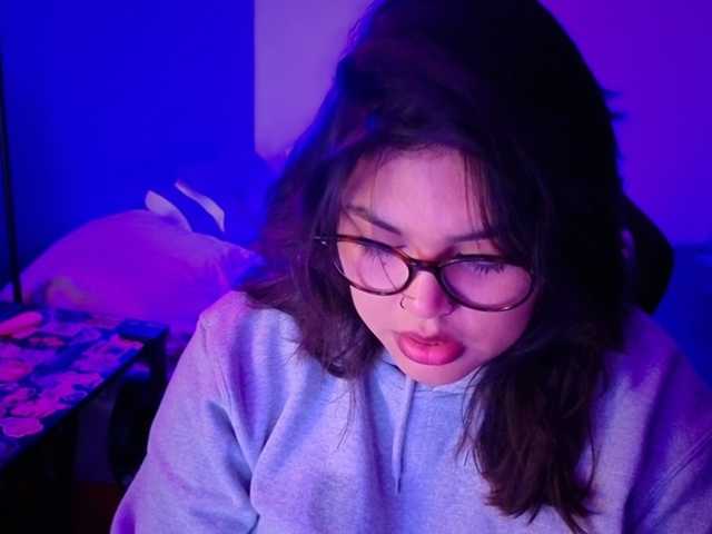 Miacanelaxo live cam preview