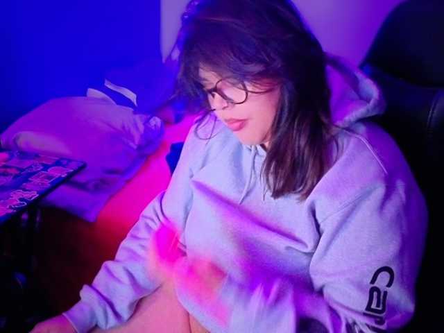 Miacanelaxo live cam on BongaCams