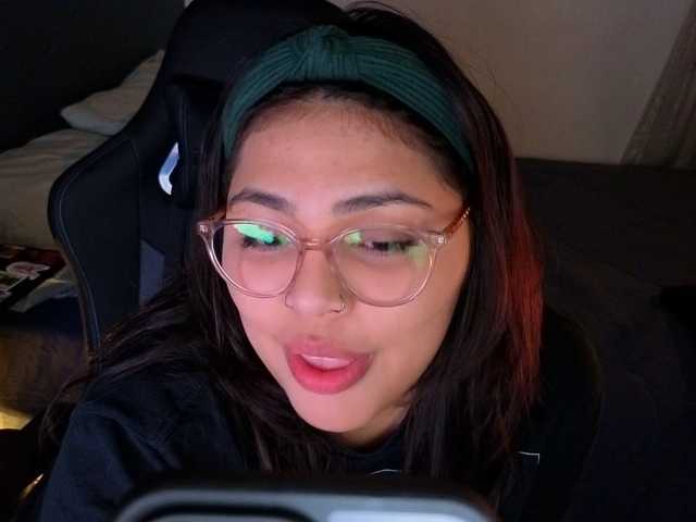 Miacanelaxo live cam on BongaCams