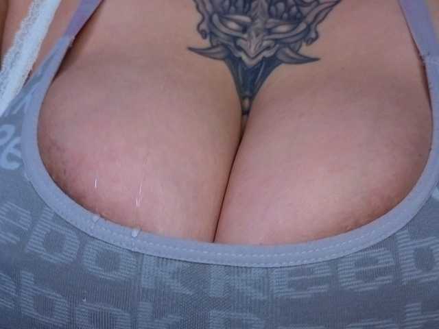 Miacanelaxo live webcam show