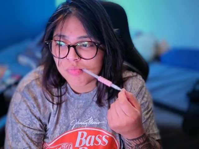 Miacanelaxo live cam on BongaCams