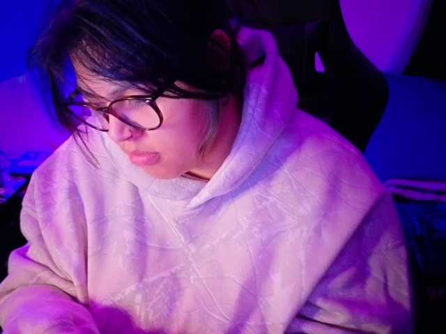 Miacanelaxo, live now on BongaCams
