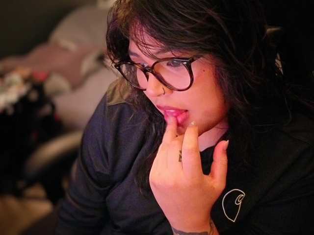 Miacanelaxo live cam preview