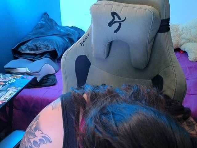 Miacanelaxo live cam on BongaCams