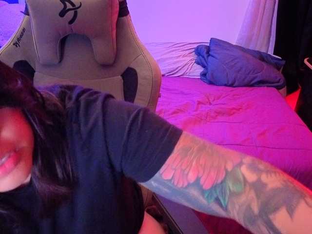 Miacanelaxo live cam on BongaCams