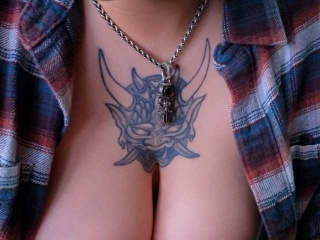 Miacanelaxo live cam on BongaCams