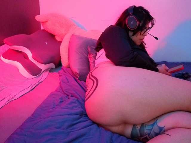Miacanelaxo live cam on BongaCams