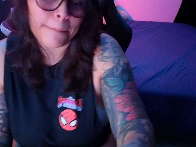 Miacanelaxo live cam on BongaCams