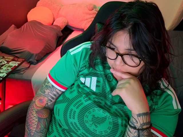 Miacanelaxo live cam on BongaCams