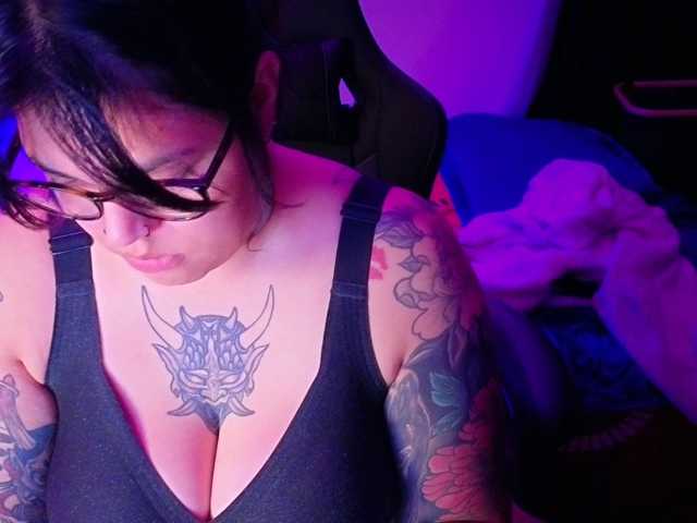 Miacanelaxo, live now on BongaCams