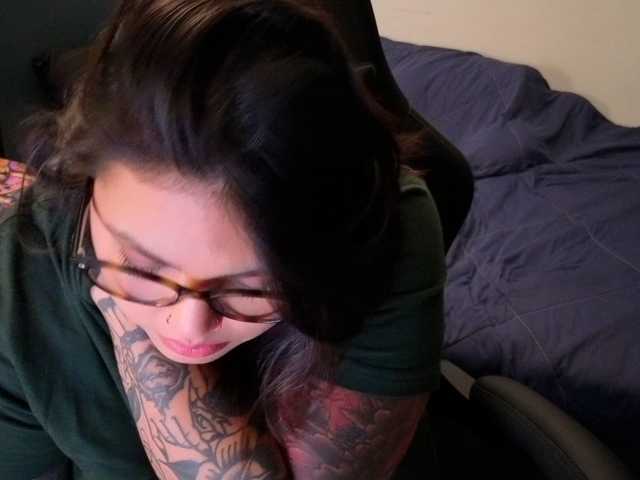 Miacanelaxo live cam on BongaCams