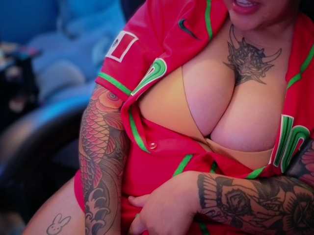 Miacanelaxo live cam on BongaCams