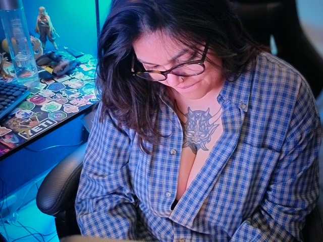 Miacanelaxo live cam on BongaCams