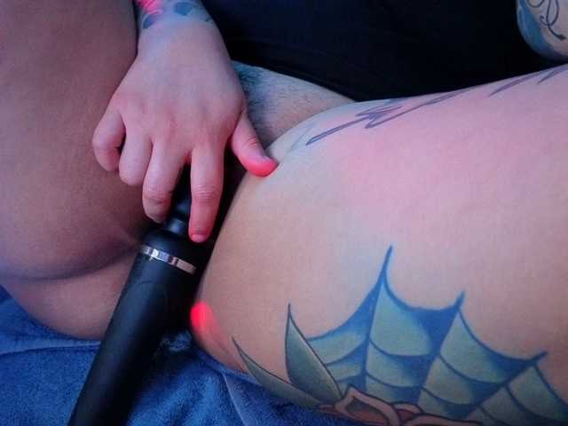 Miacanelaxo live cam on BongaCams