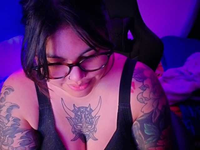 Miacanelaxo, live now on BongaCams