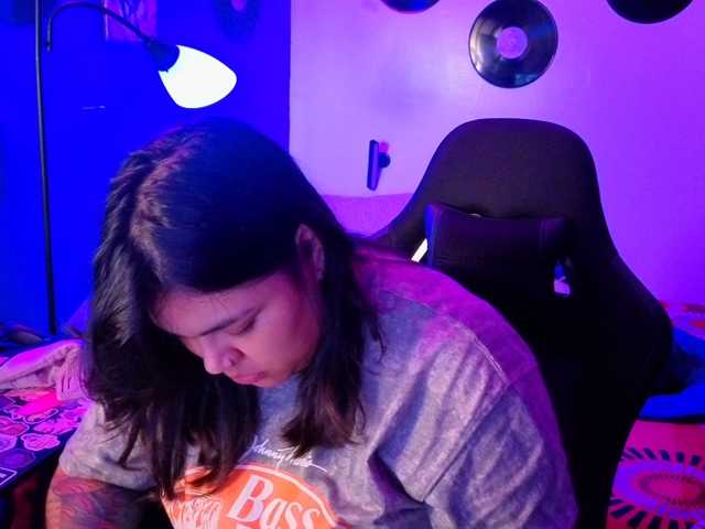 Miacanelaxo live cam on BongaCams