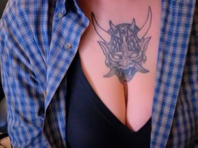 Miacanelaxo live cam on BongaCams