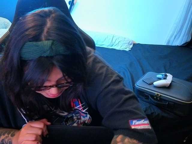 Miacanelaxo live cam on BongaCams
