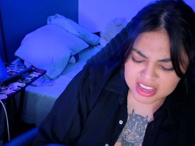Miacanelaxo live cam on BongaCams