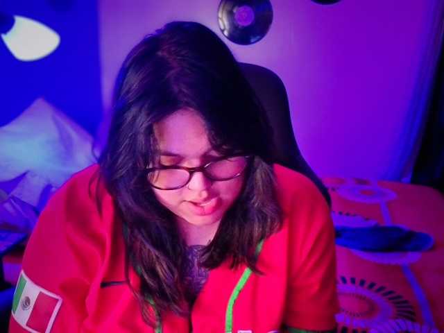 Miacanelaxo live cam preview