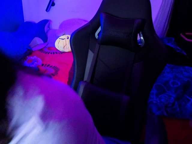 Miacanelaxo live cam preview