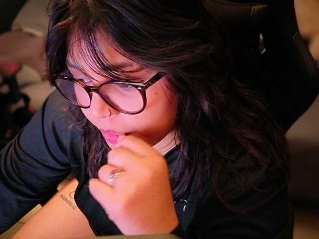 Miacanelaxo live cam on BongaCams
