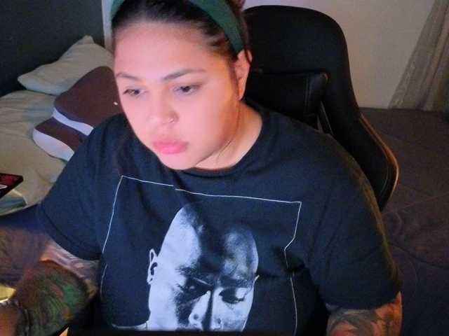 Miacanelaxo live cam on BongaCams