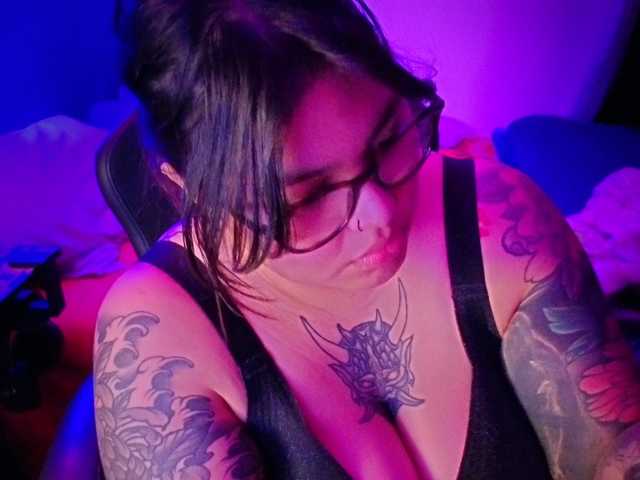Miacanelaxo, en directo ahora en BongaCams
