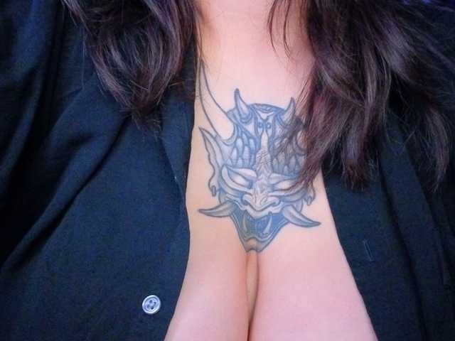Miacanelaxo live cam on BongaCams