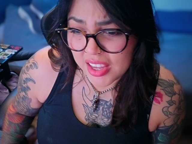 Miacanelaxo live cam