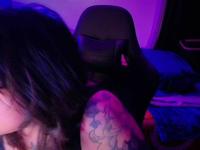 Miacanelaxo, live now on BongaCams