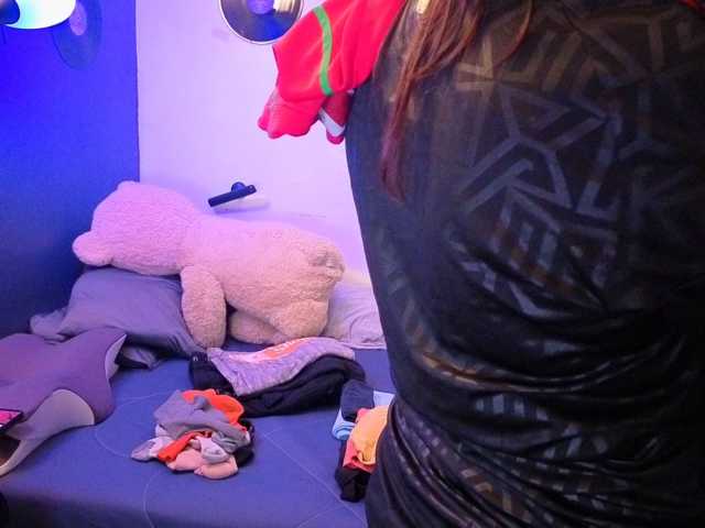 Miacanelaxo live cam on BongaCams