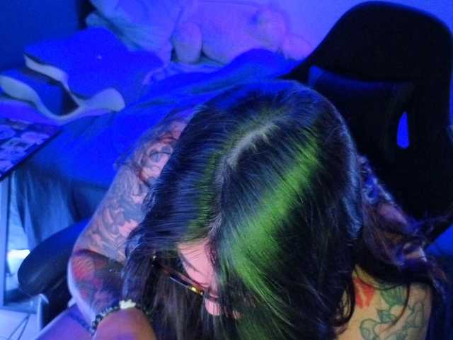 Miacanelaxo live webcam show