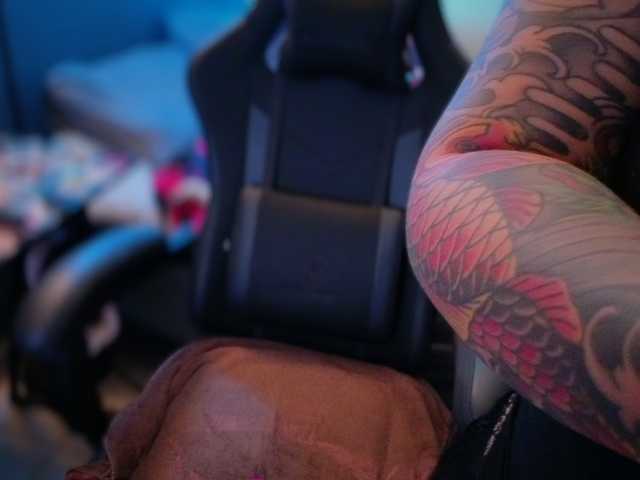 Miacanelaxo live cam on BongaCams