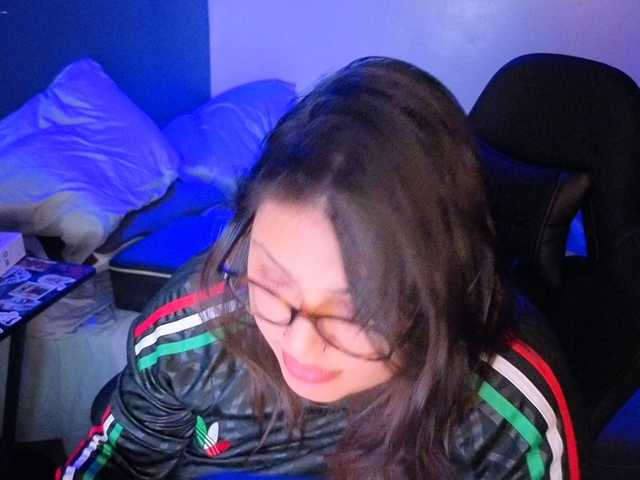 Miacanelaxo live webcam show