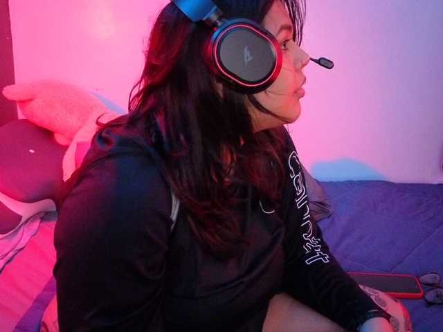 Miacanelaxo live cam on BongaCams