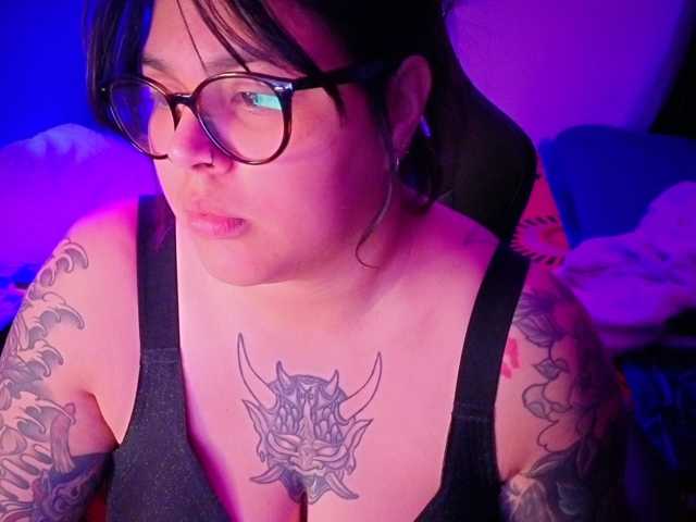 Miacanelaxo, live now on BongaCams