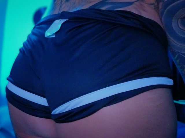 Miacanelaxo live cam on BongaCams