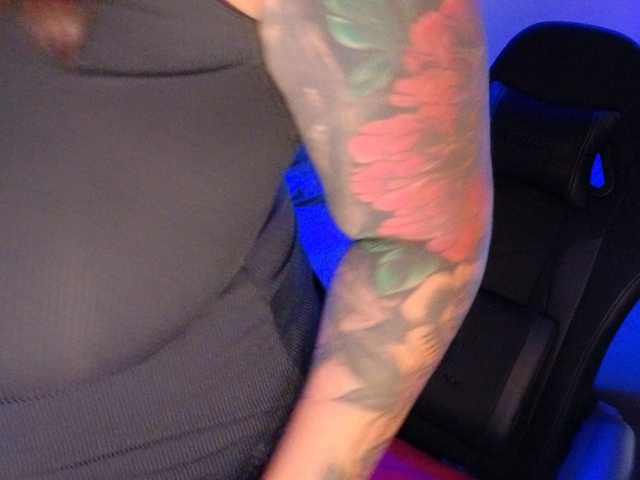 Miacanelaxo live webcam show