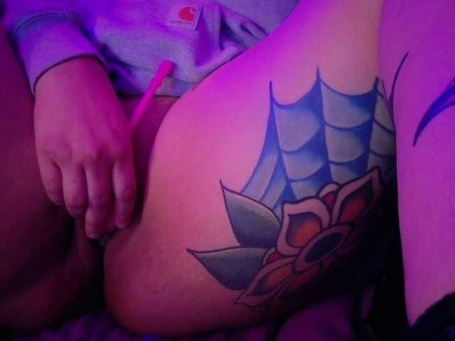 Miacanelaxo live cam on BongaCams