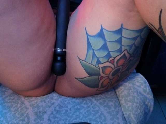 Miacanelaxo live cam on BongaCams