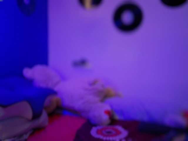 Miacanelaxo live cam on BongaCams