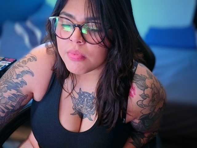Miacanelaxo live cam